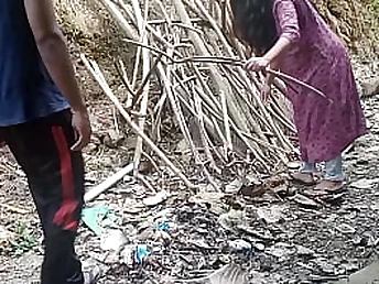 Wild Neighbor Aunty Gets Creampied in Public for a Kinky Help