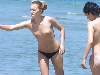 Youthfull nudist cuties caught on camera