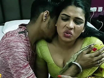 Divorce Bhabhi ko TV mechanic ne accha se Chuda! Bengali Smash-Out