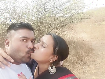 Marathi Aunty in Saree gets romped rock hard with Tatya's trouser snake in the jungle