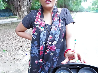 Naveen & Pinkicutee in a super-steamy Indian Desi call wholesale bhabhi prosecute with a client on the road