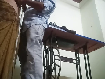 Aunty Fuckin' with the addition of Neighbour Tailor Boy: Desi Gfs Bullshit flirt Messy While Penetrating in Telugu