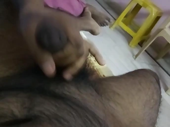 Watch my desi Indian girlfriend hydrating anent front procurement a hot squirt from a handjob anent Hyderabad Part 1