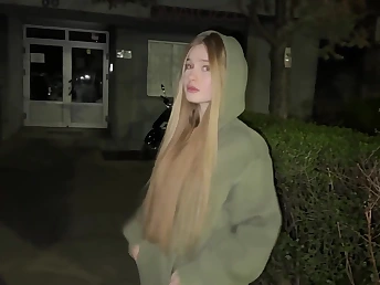 Lucky guy gets to bang be imparted to murder prexy pornstar, Comatozze, in public!