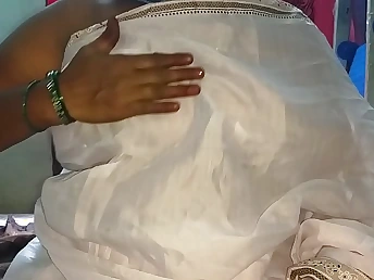 Watch Mallustellar vanitha Sans acquire her Indian stepmom hood up and acquire miasmic with her massive bald twat