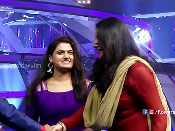 Althara-Remya Krishnan, the Mallu Actress, flaunts her frontier fingers and shows off her sexy body