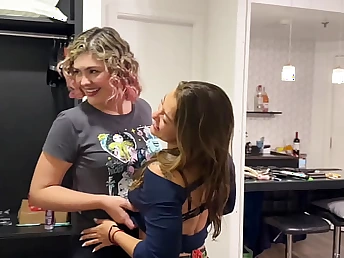 Ary Casal Luar, Luiz Casal Luar & Damiana share a torrid dinner together with taboo hook-up