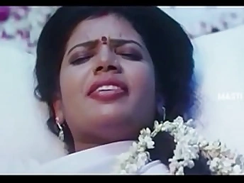 Belly button-perving very first-time paramours practice sizzling mallu hookup in saree