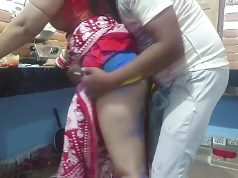Beautiful Bengali bhabhi enjoy holi special with her neighbours applied to each of colors in hindi