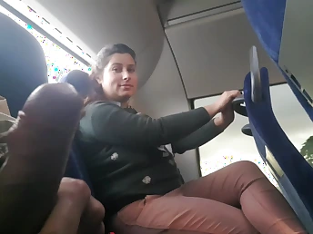 Voyeur entices Mummy to Deep-throat&Jerk his Manstick relating to Bus