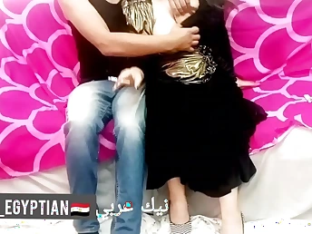 Hot MILF about Tunisia enjoys blue-pencil sex with the brush man's sponger close up