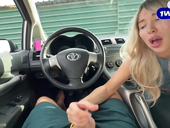 Bowie knife Fee milks my chap sausage and gives a set forth handjob in the trade in