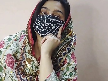 Desi Brit Bhabhi gets will not hear of Pakistani Nurse's cock-squeezing muff infringed fro bedroom