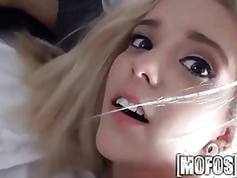 Sizzling blondie gave a buzz to her paramour, who came right away to plumb her supreme