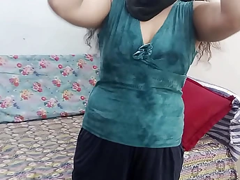 Step-brother-in-law heads kinky far stepbhabhi's chut, nikla, and large soul