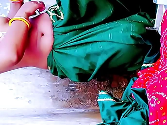 Hot Indian Bhabhi flaunts her desi curves in hot MMS video