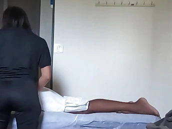 Rasiya Begum & Bulldick obtain a deep massage concluding with a molten rubdown